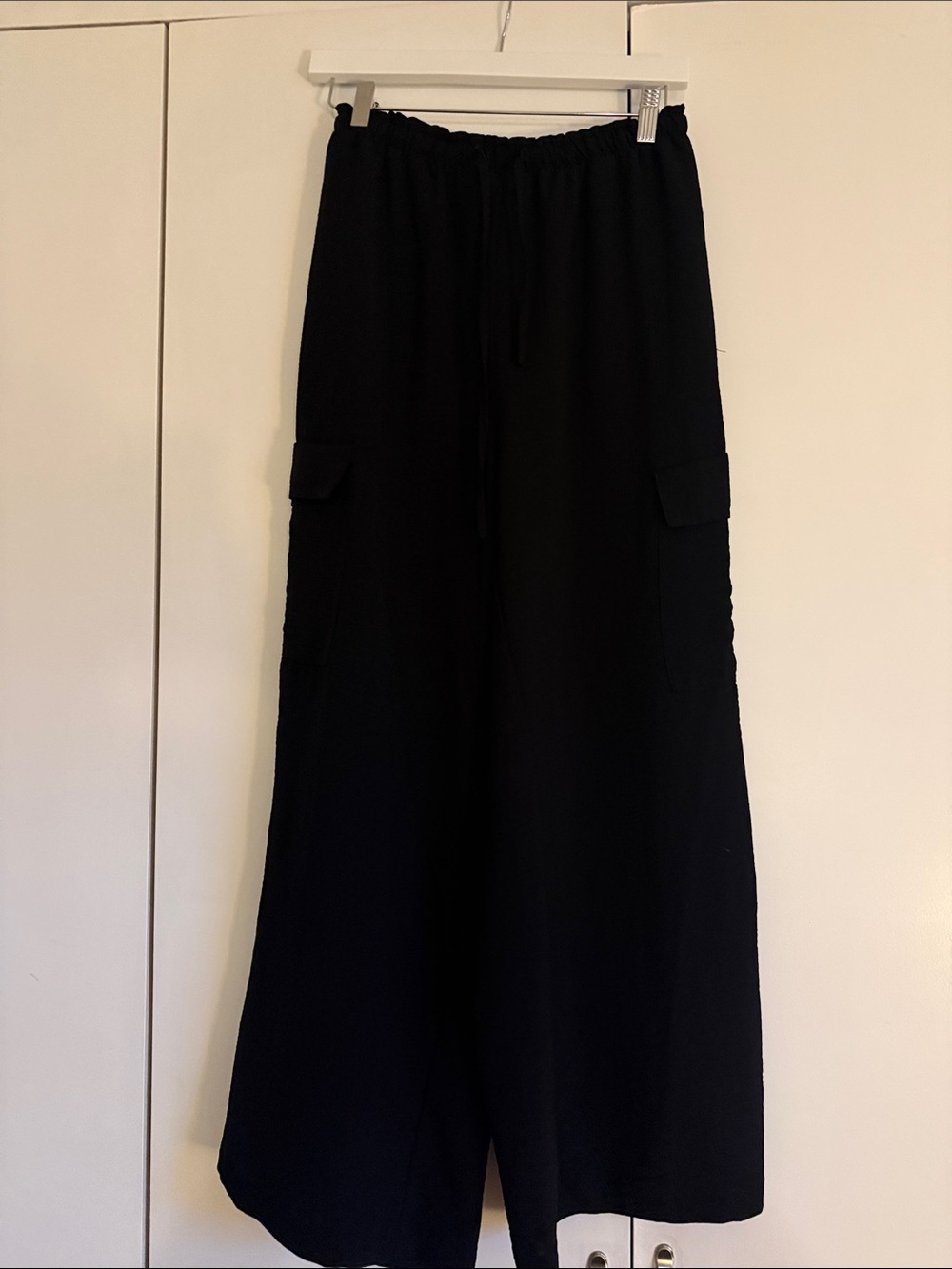 Black Wide-Leg Flowy Cargo Pants - Womens
